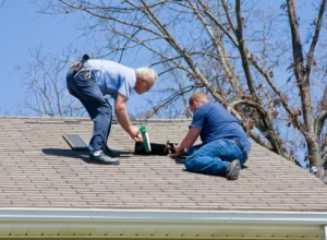 roof workers doing maintenance service